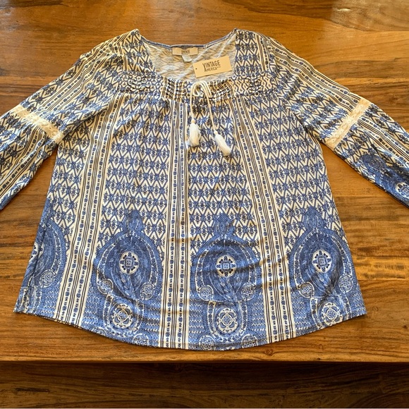 NWT! VINTAGE AMERICA BLUES, Women's Boho Top, Blue Floral, Smocked, Lace Trim XL - Picture 8 of 13
